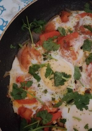 Una foto de Shakshuka fácil 🥘🍅🌿