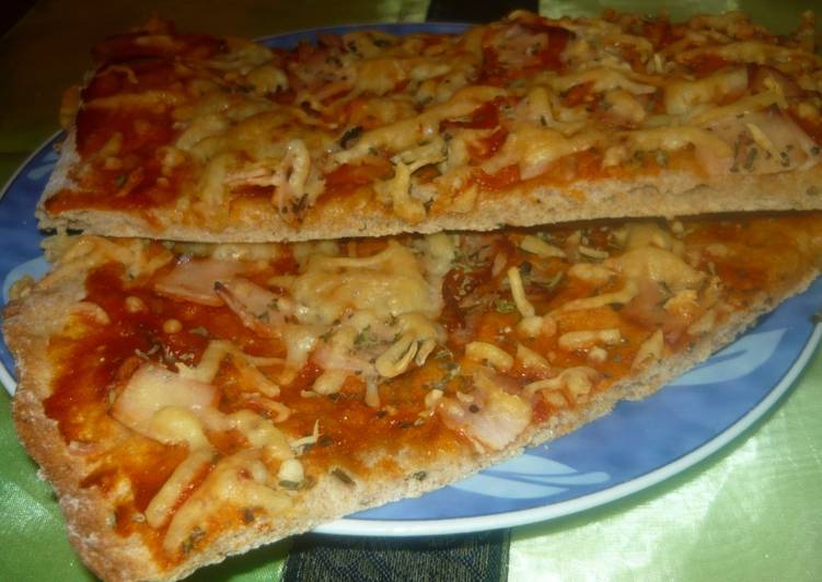 Teljes kiőrlésű snidlinges zöld fűszeres pizza
