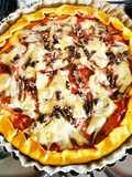 Torta salata con speck, funghi, radicchio e formaggio