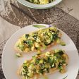 Tostas de revuelto de calabacín