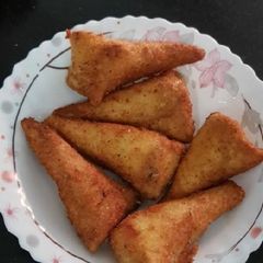 A picture of Bread cones.