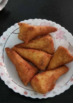 A picture of Bread cones.