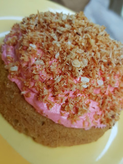 A picture of Vanilla Mini Cake.