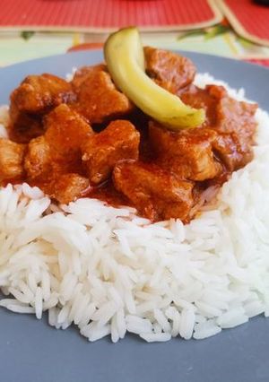 Sertéspörkölt rizzsel recept fotója