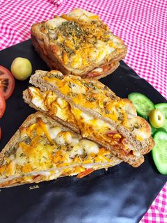 صورة لوصفة توست بالدجاج والجبنة 🥪