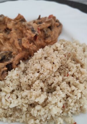 Karfiolrizs/ rizs helyettesítésre ketóban/ recept fotója