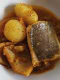 Merluza y sepia en salsa con patatas
