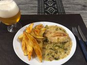 Una foto de pollo con pimenton