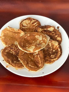 Una foto de PANCAKES TORTITAS saludables de plátano