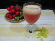 Una foto de batido de piña apio