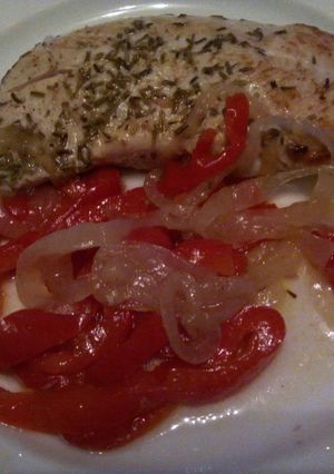 Una foto de Pechuga de pavo al horno con pimiento