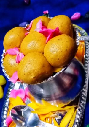 बेसन खावाके लाडूला रेसिपी चे मुख्य फोटो 