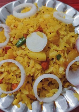 पोहा (Poha recipe in Hindi) रेसिपी मुख्य फोटो