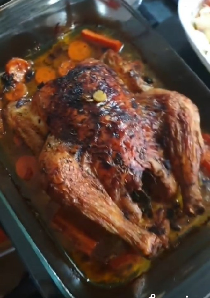 Una foto de Pollo asado crujiente extra jugoso