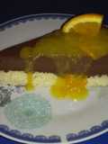 Tarta de mousse de chocolate con salsa de naranja