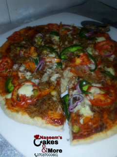 A picture of My homemade vegetable pizza.