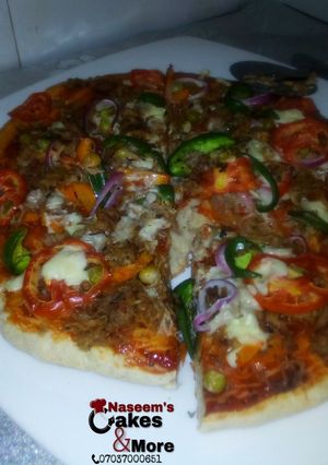 A picture of My homemade vegetable pizza.