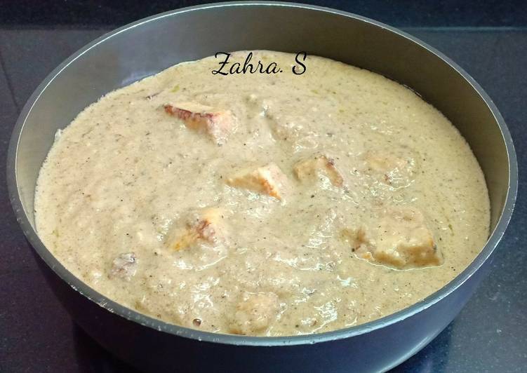 Recipe of Homemade Paneer in white gravy (Shahi Paneer)