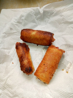 A picture of Bread smokie rolls.