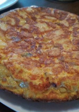 Una foto de Tortilla de papa rellena de queso