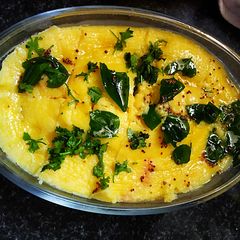 A picture of Dhokla in Microwave.