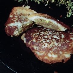A picture of Tawa patato sendwich.