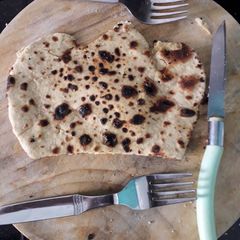 A picture of Missi roti.