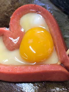 輕鬆做簡單吃-愛心熱狗蛋 的食譜成品照片