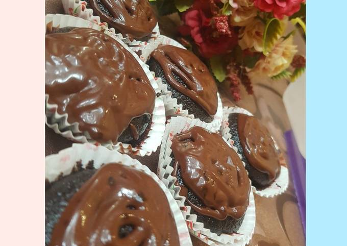 Simple Way to Prepare Jamie Oliver Chocolate Cupcakess🧁🥰