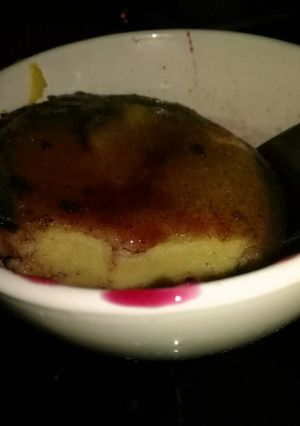 Una foto de Sémola con leche de soya y salsa de vino tinto