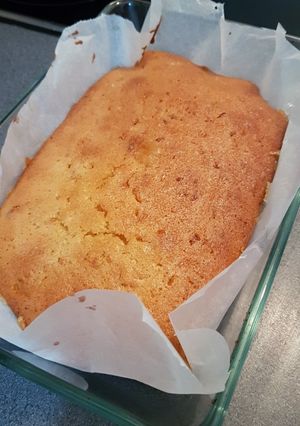 A picture of Squidgy lemon drizzle.