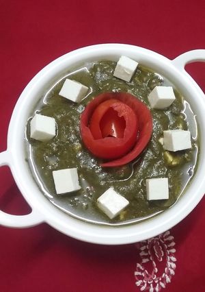 A picture of Palak paneer.