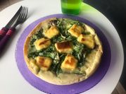 Una foto de pizza de queso cheddar