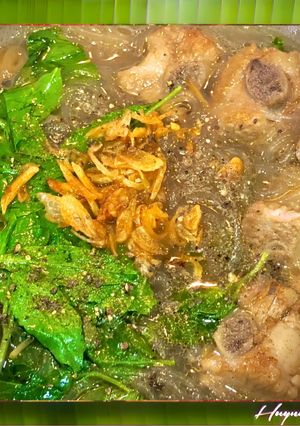 Hình của món Miến Sườn Rau Húng Quế.