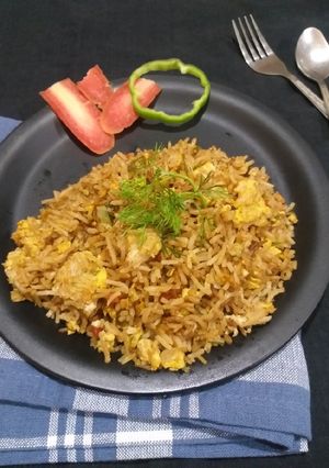 एग फ्राइड राईस (Egg fried rice recipe in marathi) रेसिपी चे मुख्य फोटो 