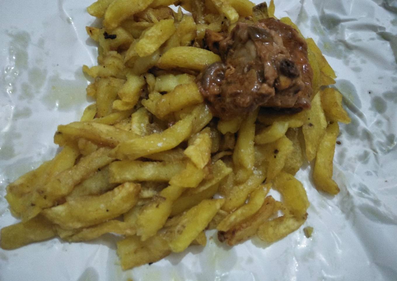 Fries with chicken