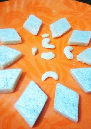 काजू कतली (Kaju Katli recipe in Hindi) रेसिपी मुख्य फोटो