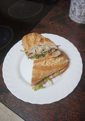 Foto principal de Bocadillo de sardinas y ensalada