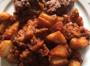 Una foto de Papas riojanas con chorizo