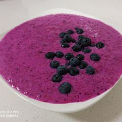 A picture of Soya Banana Dragon Fruit Oats Porridge with Rye Flakes.