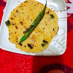 A picture of Besan(gram flour) and rava chilla.