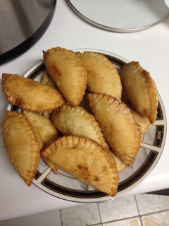 Una foto de Empanadas de guayaba y queso crema