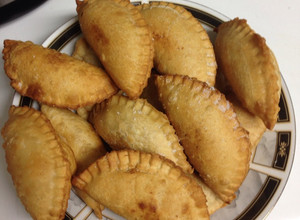 Una foto de Empanadas de guayaba y queso crema