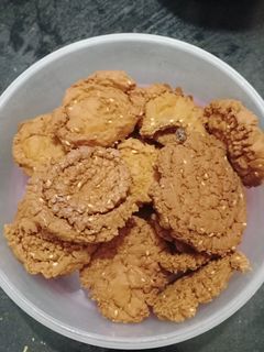 ચોખા ના લોટ ની ચકરી (Rice Flour Chakri Recipe In Gujarati) રેસીપી મુખ્ય ફોટો