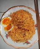 Mì trộn trứng lòng đào