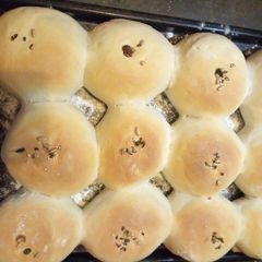 A picture of Rolls with seeds.