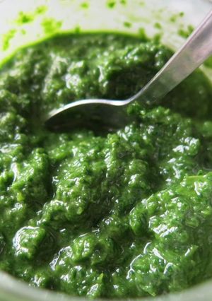 Une photo de Pesto de fanes de radis