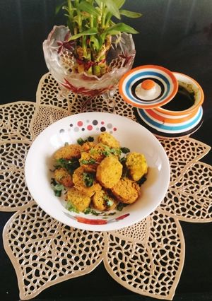 A picture of KOTHIMBIR VADI / Crispy kothimbir vadi.