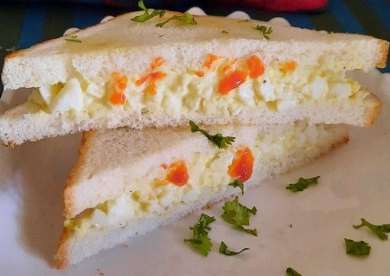 Egg sriracha sandwich