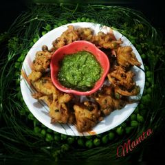 Green chana-dill leaves fritters A picture of Green chana-dill leaves fritters.